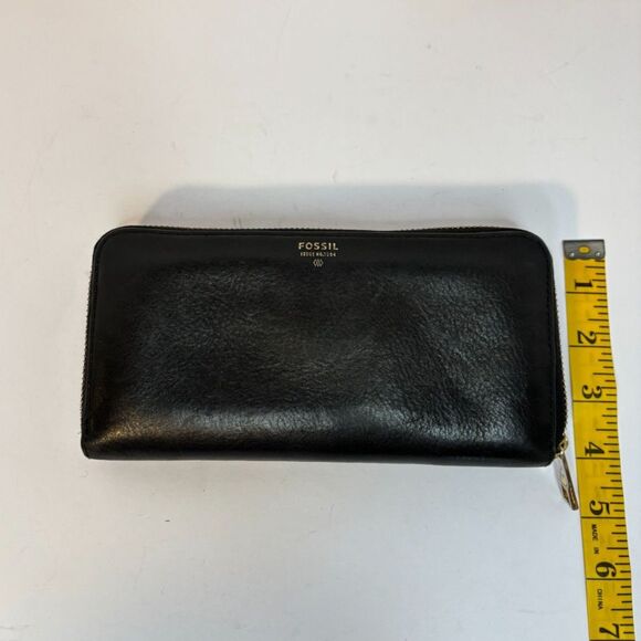 FOSSIL Sydney Zip Around Black Wallet Leather Gold Detail Designer - Picture 7 of 8